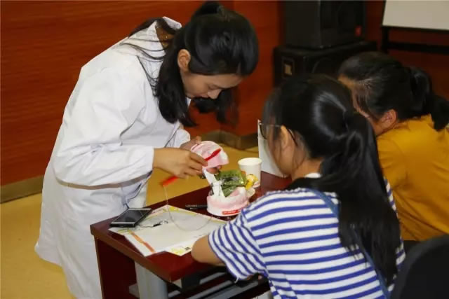 儿童口腔讲座图片